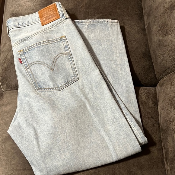 NWT High-Waisted Levi’s - Picture 2 of 5